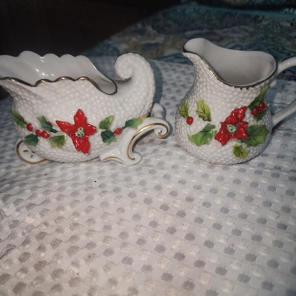 VINTAGE HOBNAIL HOLLYWARE EUC PORCELAIN SLEIGH  AND PITCHER COMBO COLLECTIBLE - Picture 1 of 6